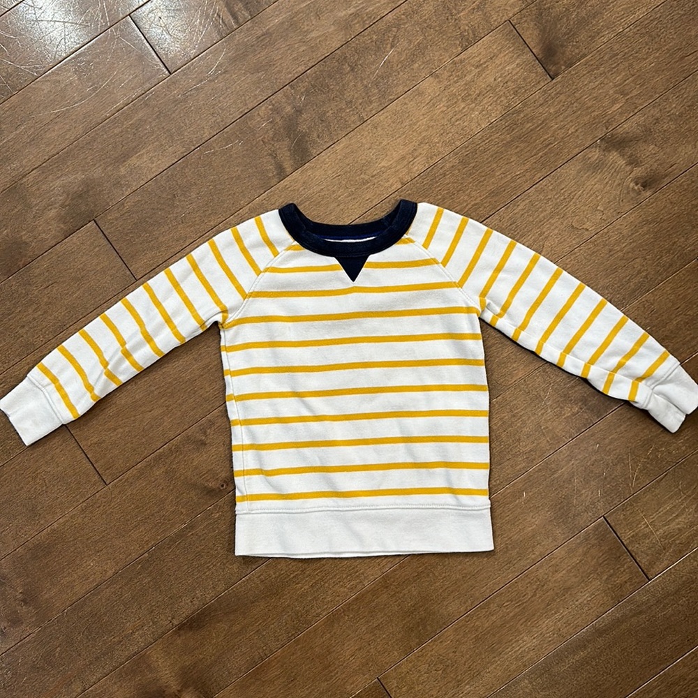 Old Navy crewneck sweater. Size 2T.